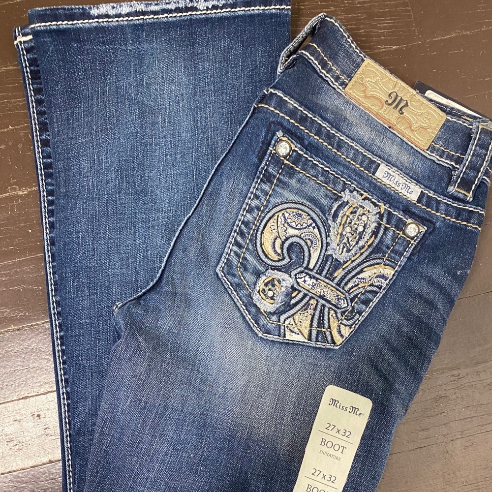 Miss Me Boot Cut Jeans 👢 👖